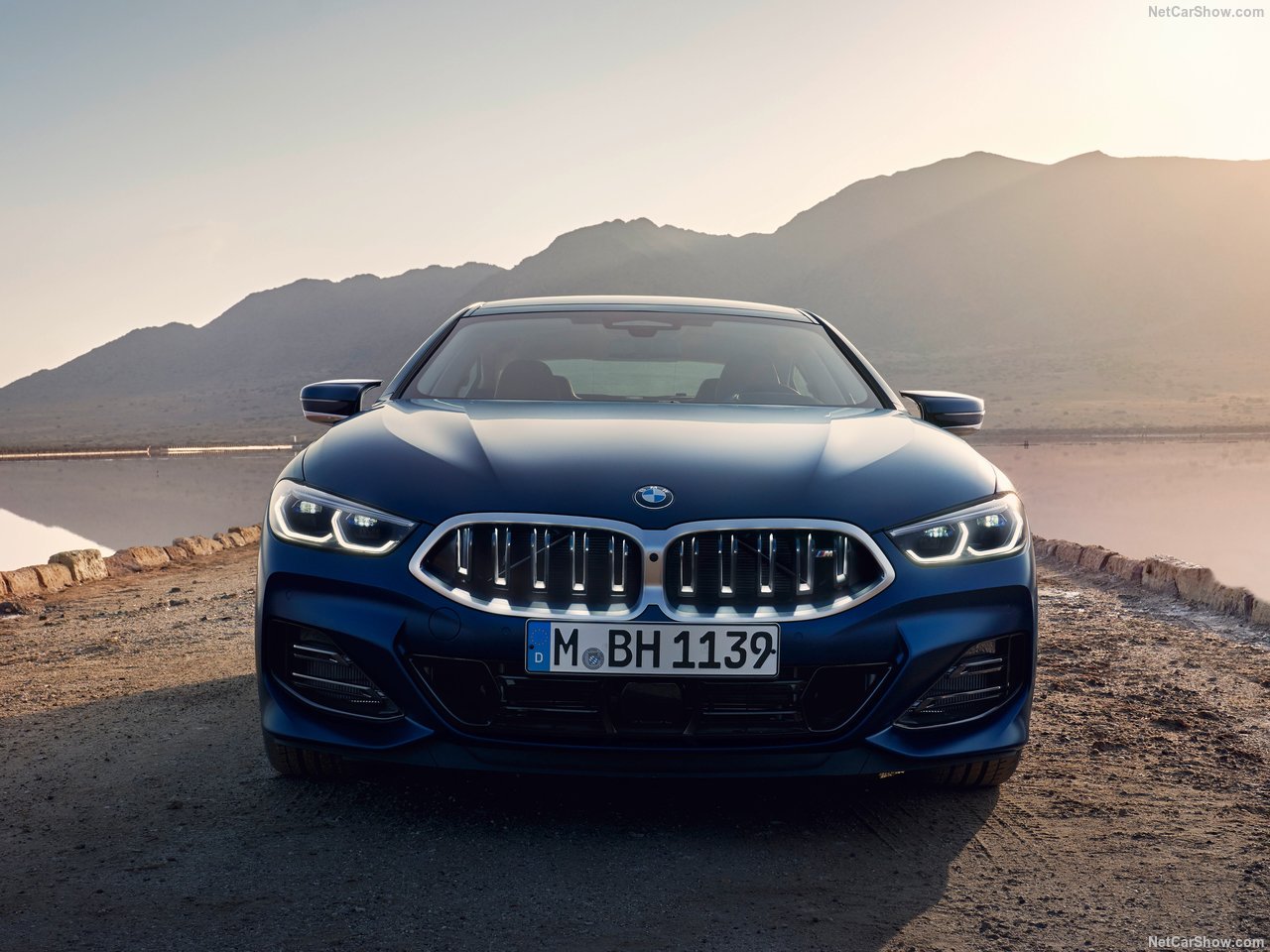 BMW 8시리즈 주행