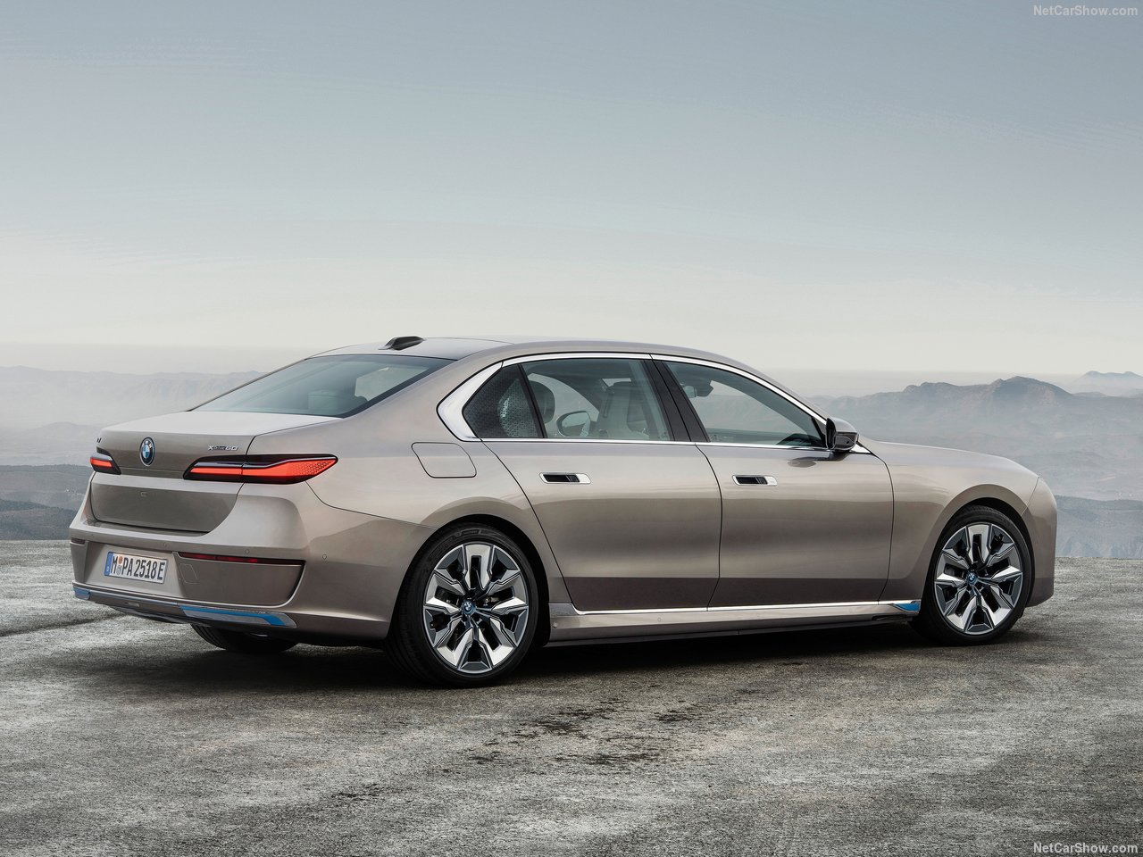 BMW i7 이미지